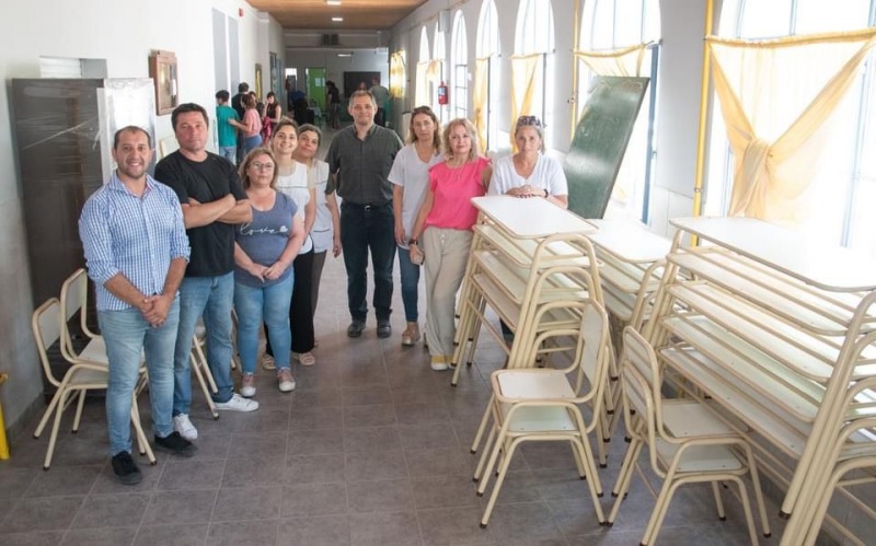 Provincia entreg mobiliarios en cuatro escuelas del Partido